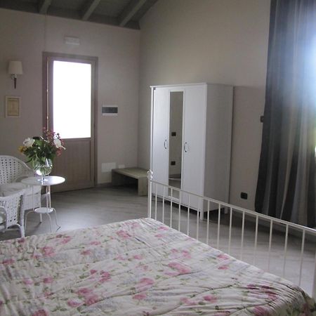 Agriturismo Bassanine Monticelli dʼOngina Pokoj fotografie