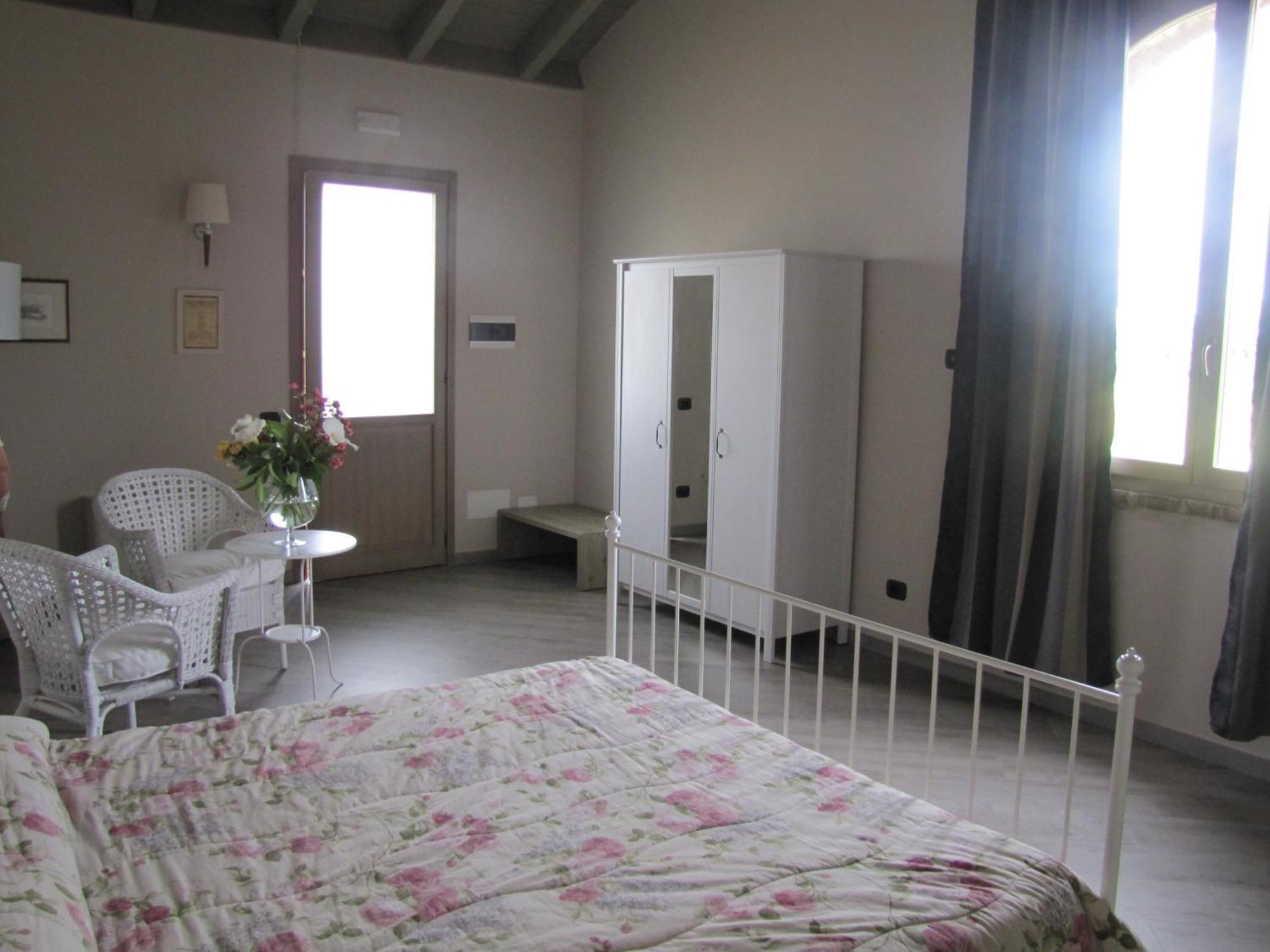 Agriturismo Bassanine Monticelli dʼOngina Pokoj fotografie