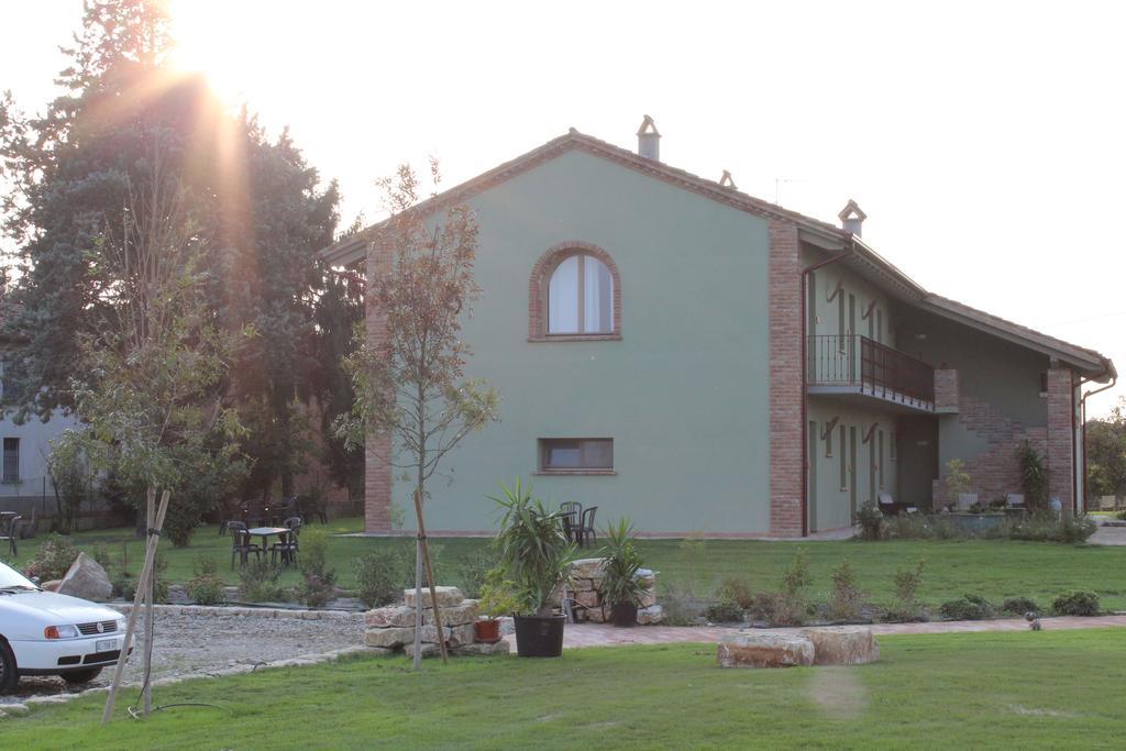 Agriturismo Bassanine Monticelli dʼOngina Exteriér fotografie