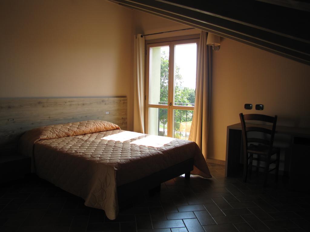 Agriturismo Bassanine Monticelli dʼOngina Exteriér fotografie
